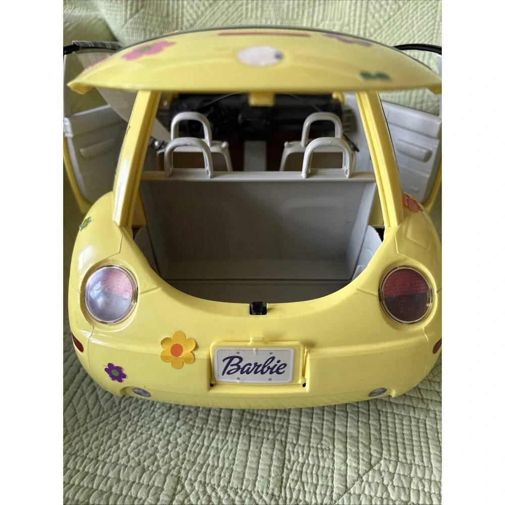 Vintage 2000 Mattel Barbie VW Volkswagen Beetle Yellow Flower Doll Car
